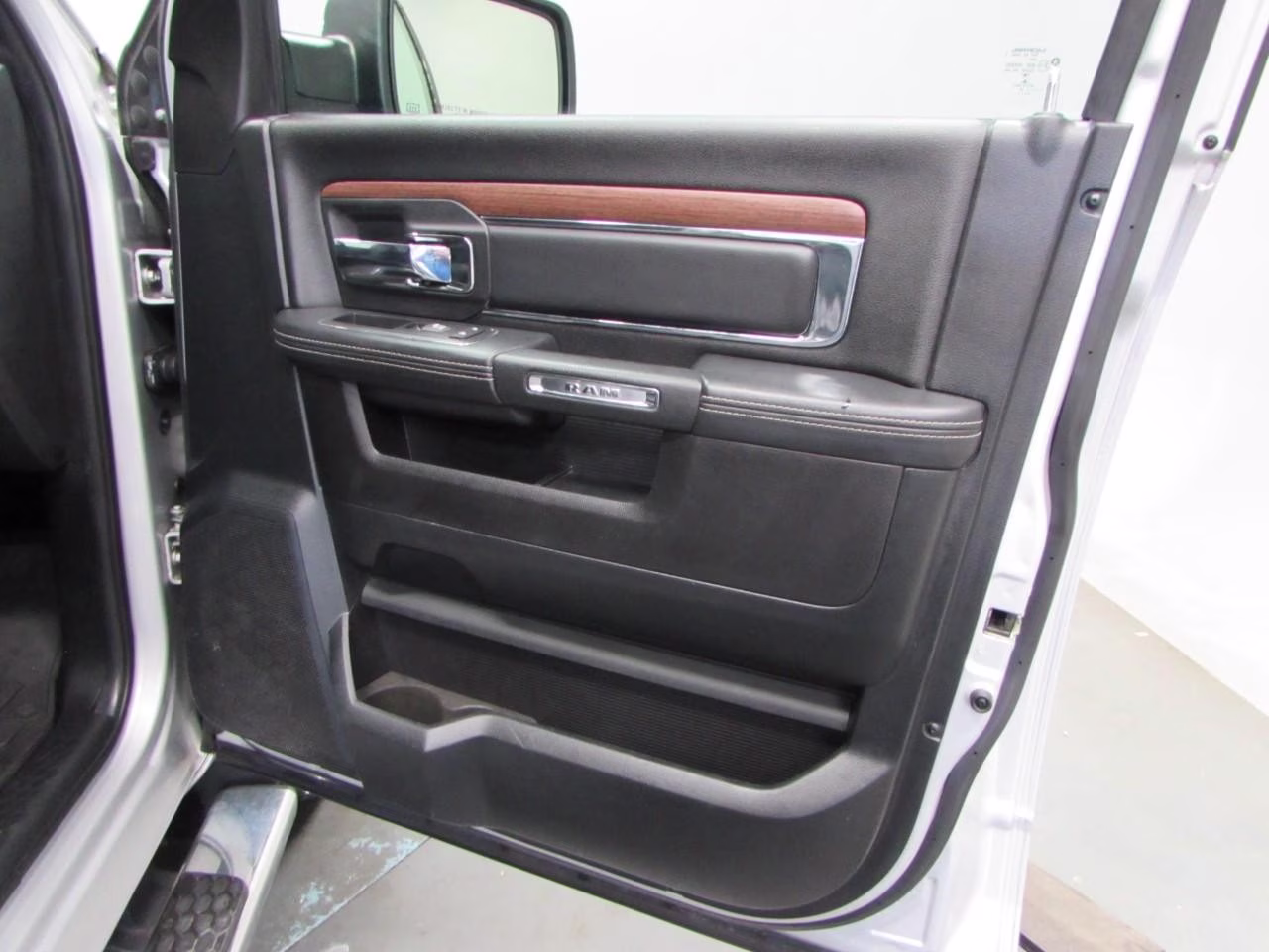 2016 Bright Silver Metallic Clearcoat Ram 1500 Laramie 4X4 Truck