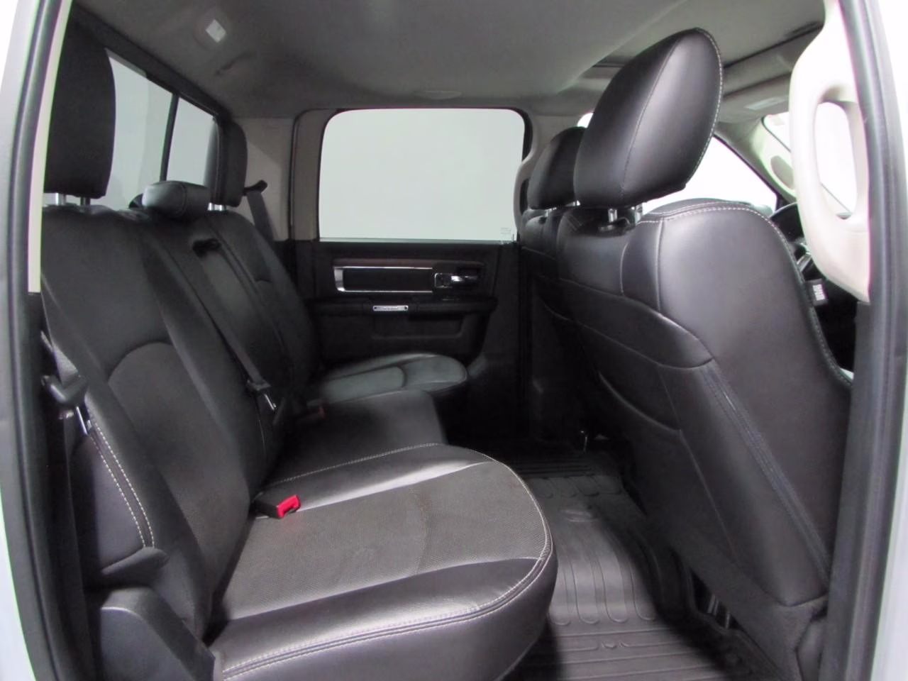 2016 Bright Silver Metallic Clearcoat Ram 1500 Laramie 4X4 Truck