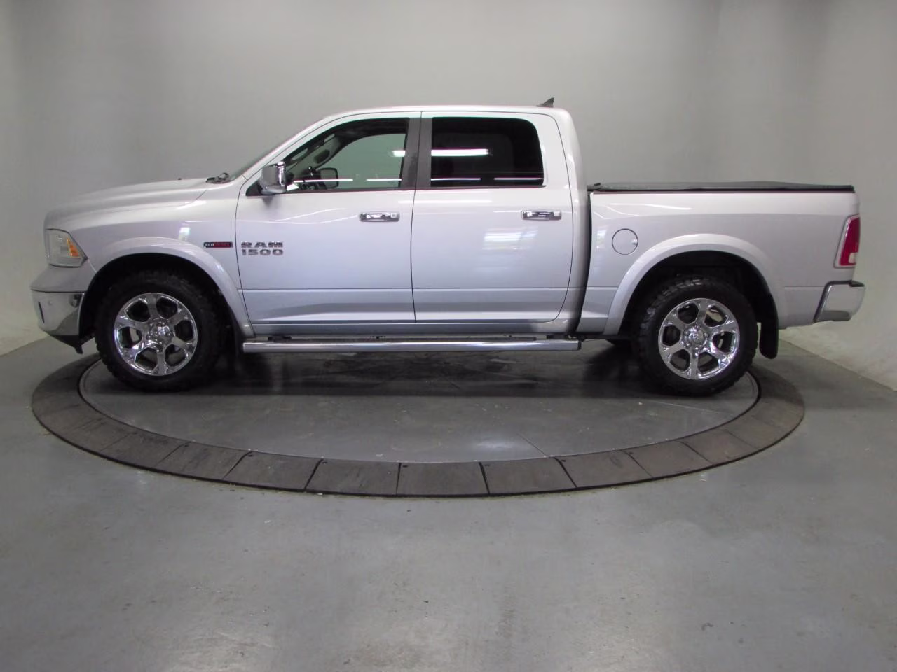 2016 Bright Silver Metallic Clearcoat Ram 1500 Laramie 4X4 Truck