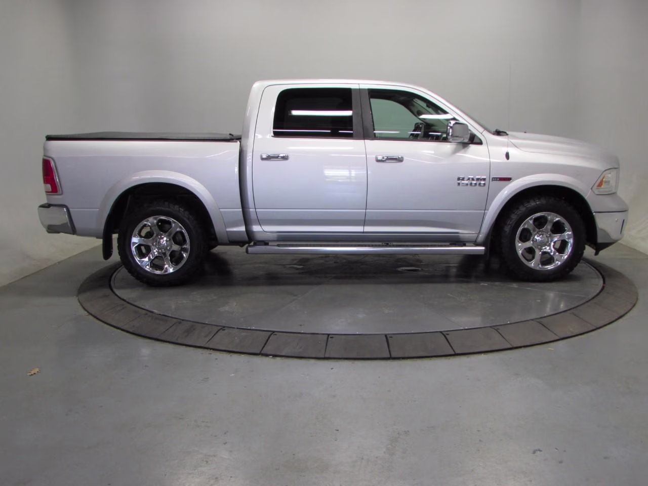 2016 Bright Silver Metallic Clearcoat Ram 1500 Laramie 4X4 Truck