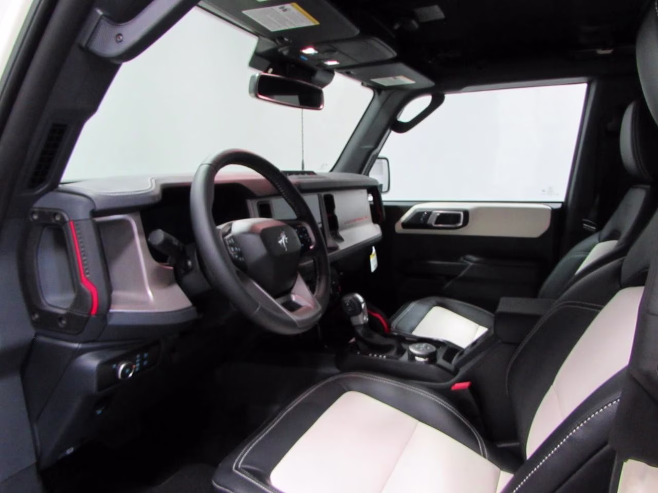 2026 Wimbledon White Ford Bronco Outer Banks 4X4 SUV