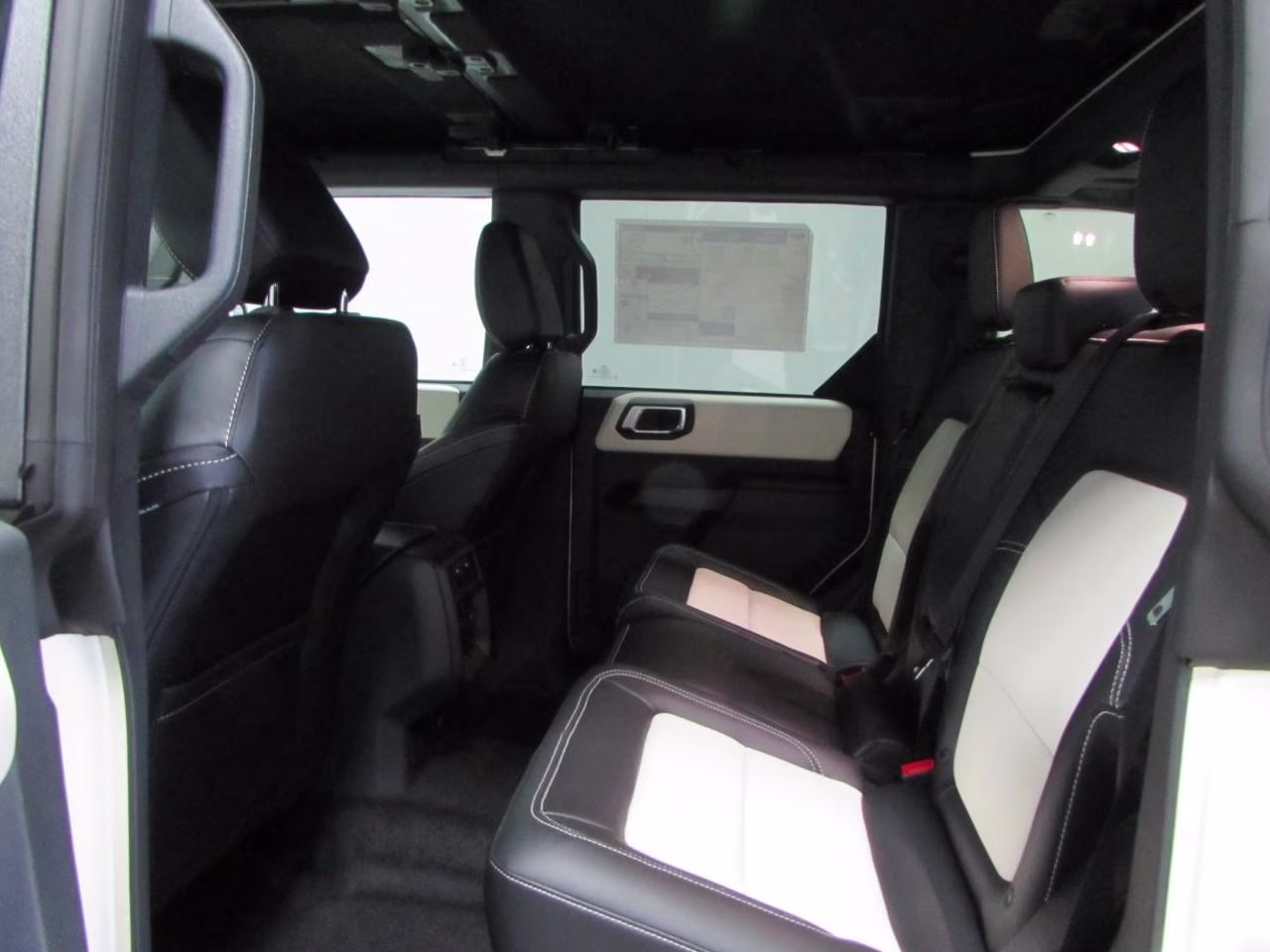 2026 Wimbledon White Ford Bronco Outer Banks 4X4 SUV