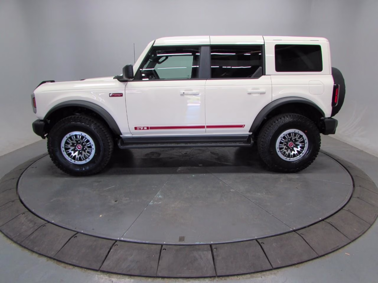 2026 Wimbledon White Ford Bronco Outer Banks 4X4 SUV