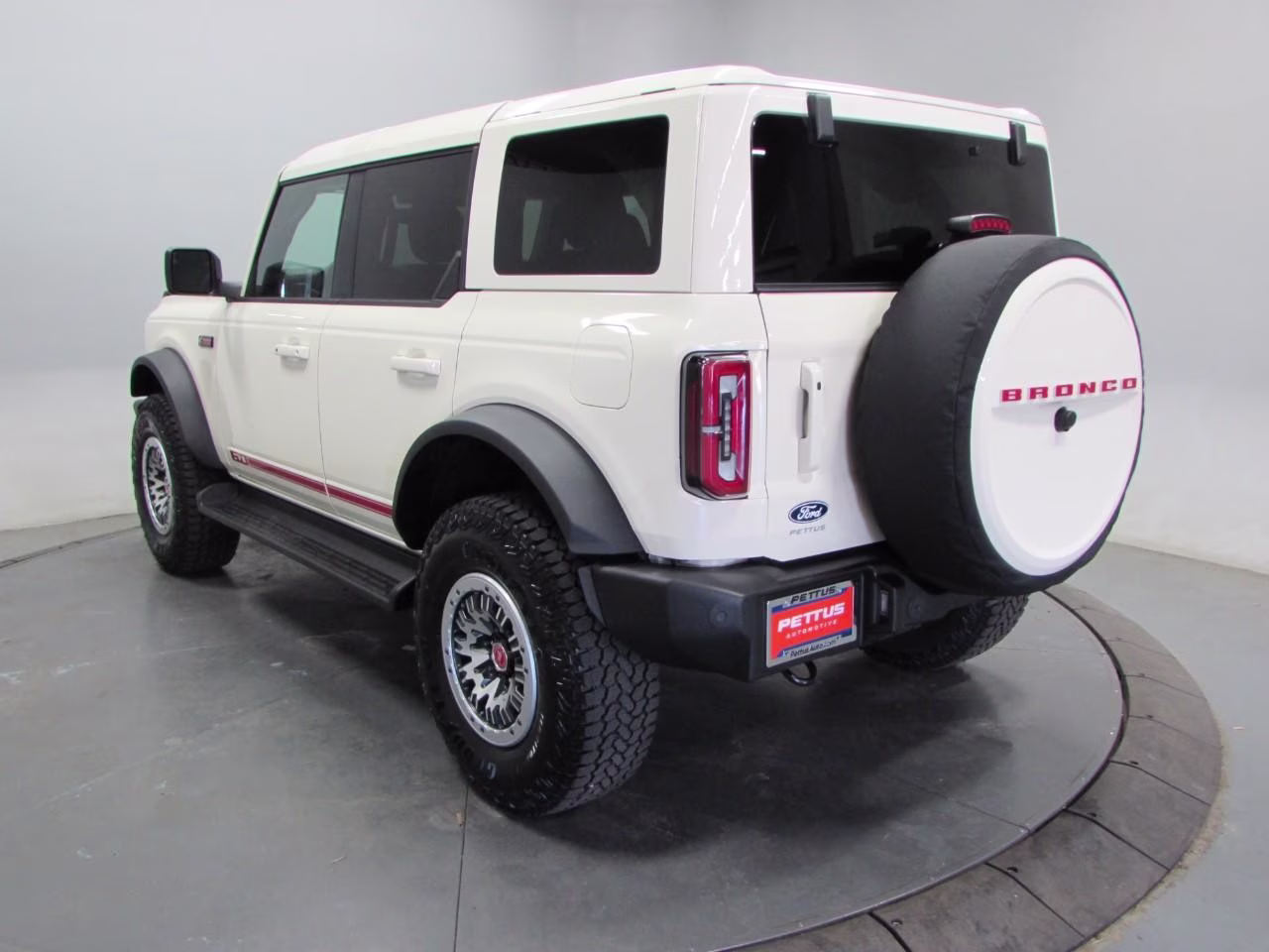 2026 Wimbledon White Ford Bronco Outer Banks 4X4 SUV