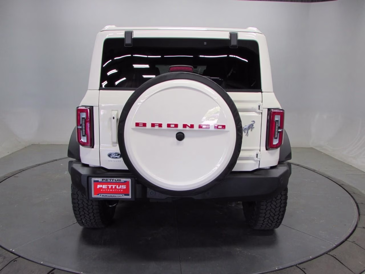 2026 Wimbledon White Ford Bronco Outer Banks 4X4 SUV