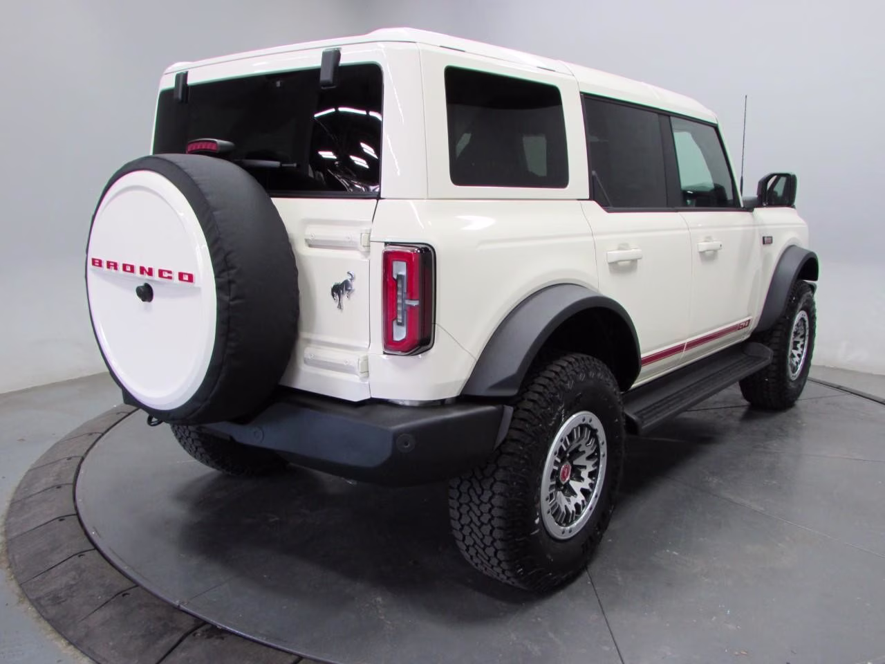 2026 Wimbledon White Ford Bronco Outer Banks 4X4 SUV