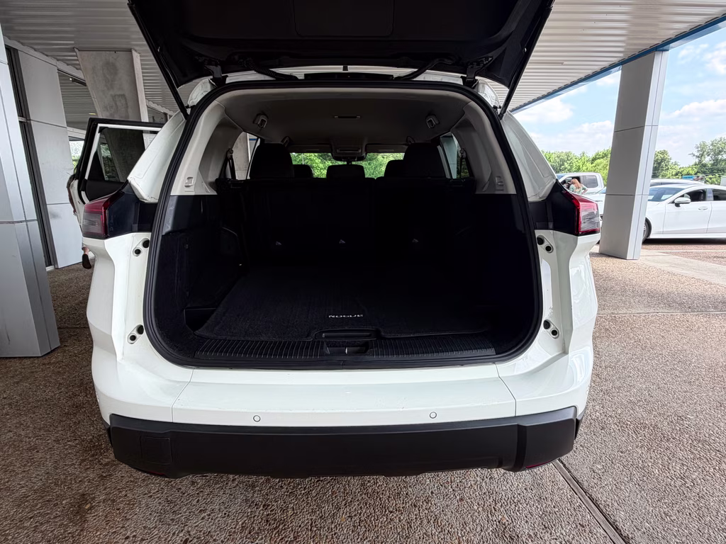 2024 Glacier White Nissan Rogue S AWD SUV