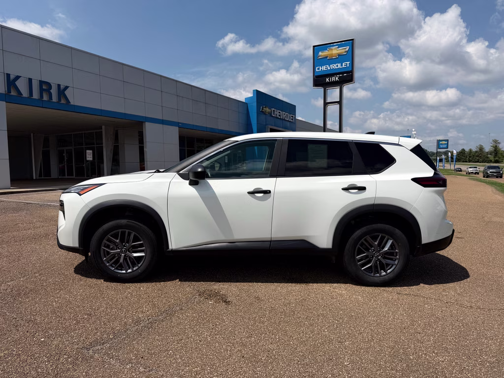 2024 Glacier White Nissan Rogue S AWD SUV