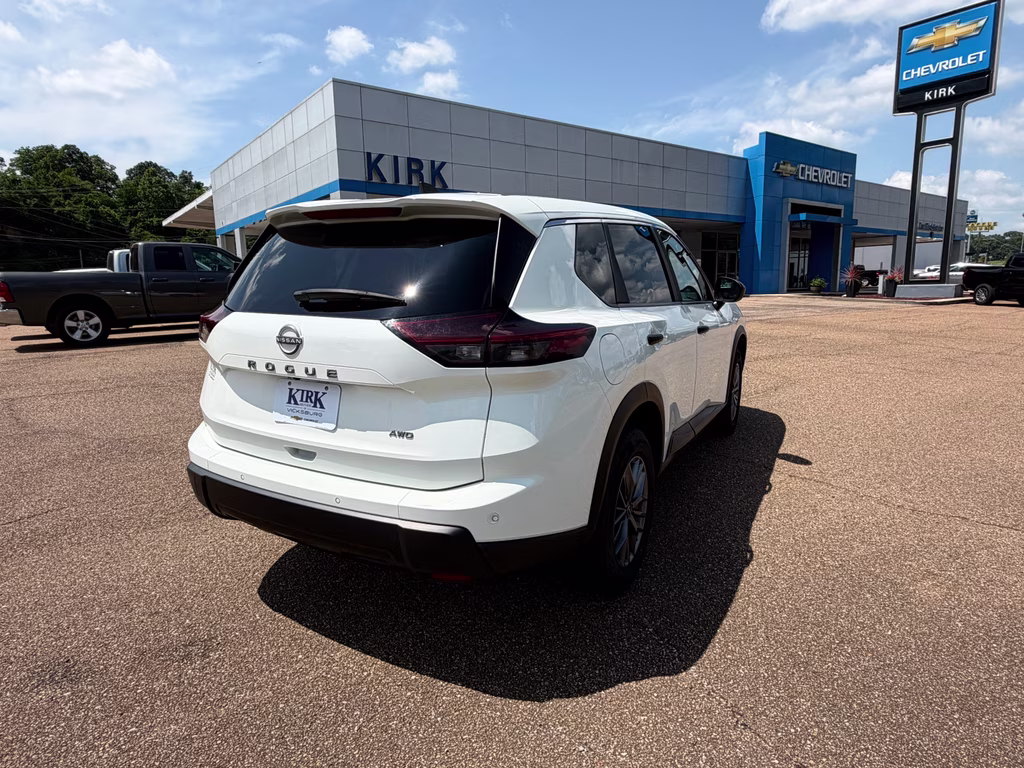 2024 Glacier White Nissan Rogue S AWD SUV
