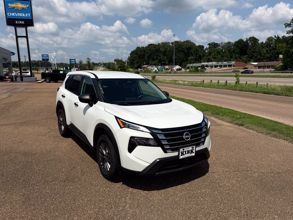 2024 Glacier White Nissan Rogue S AWD SUV