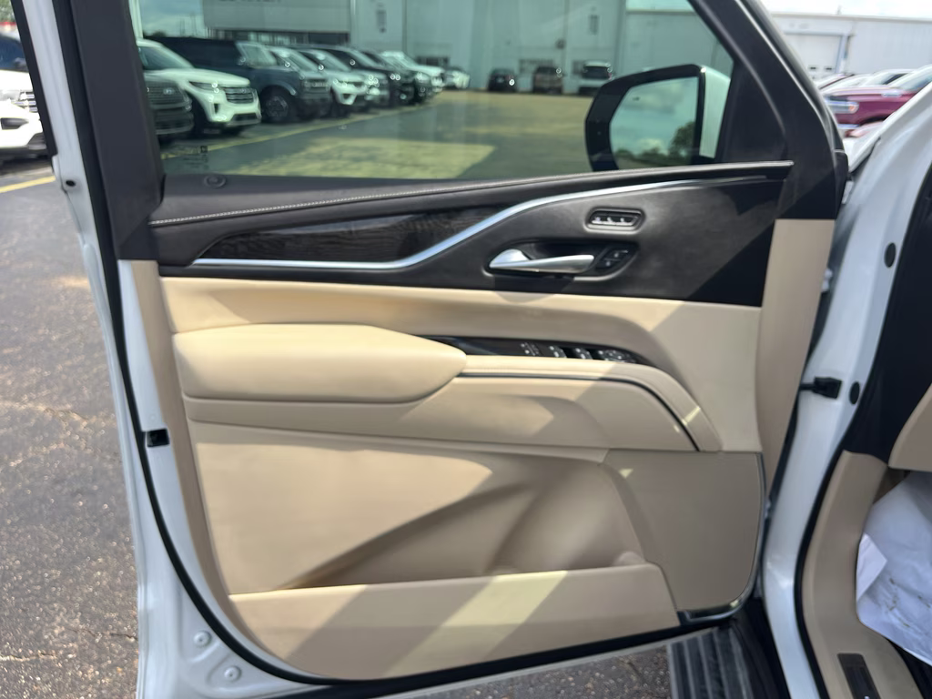 2024 Crystal White Tricoat Cadillac Escalade 4WD Premium Luxury 4X4 SUV