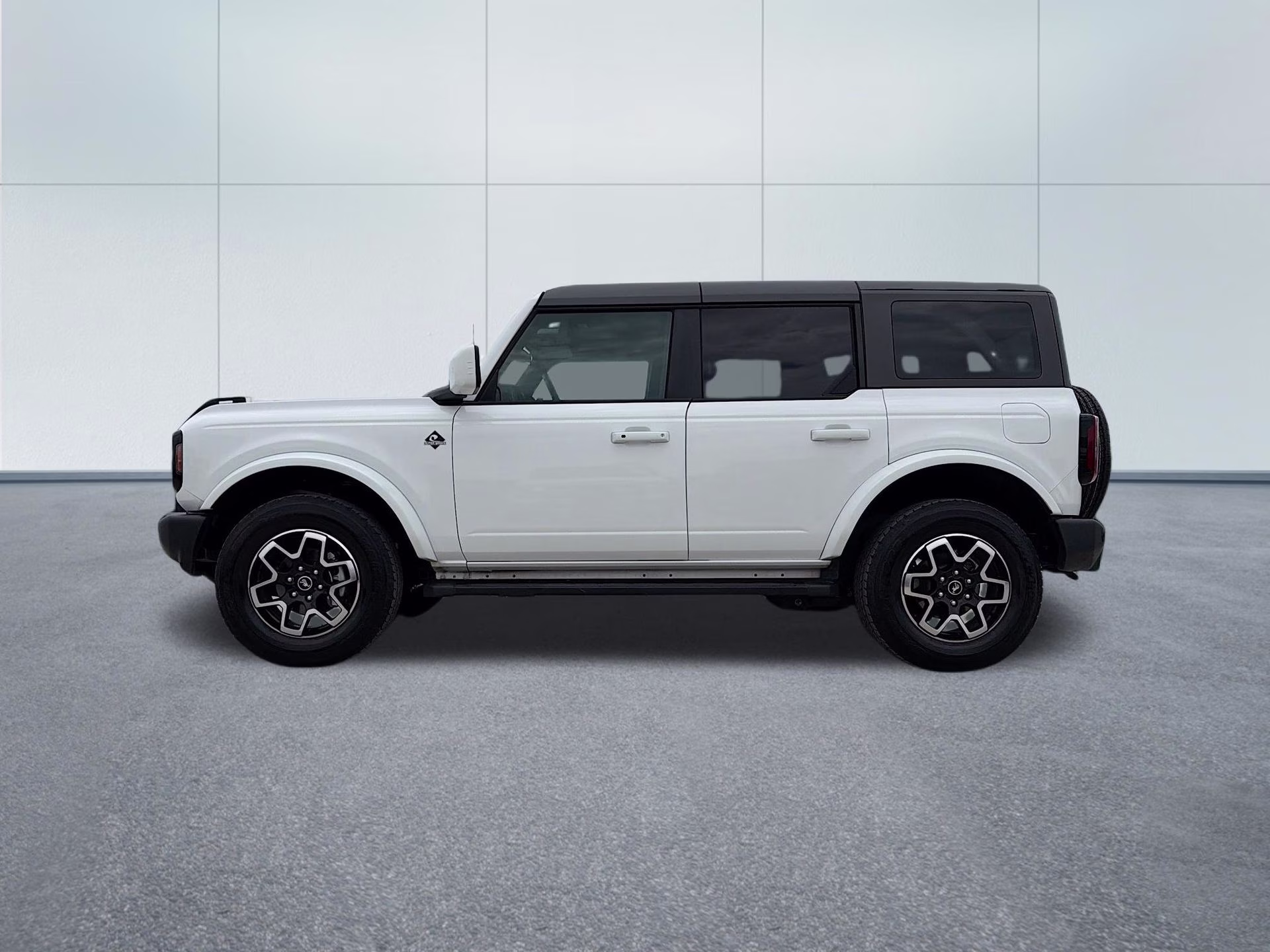 2024 Oxford White Ford Bronco Outer Banks 4X4 SUV