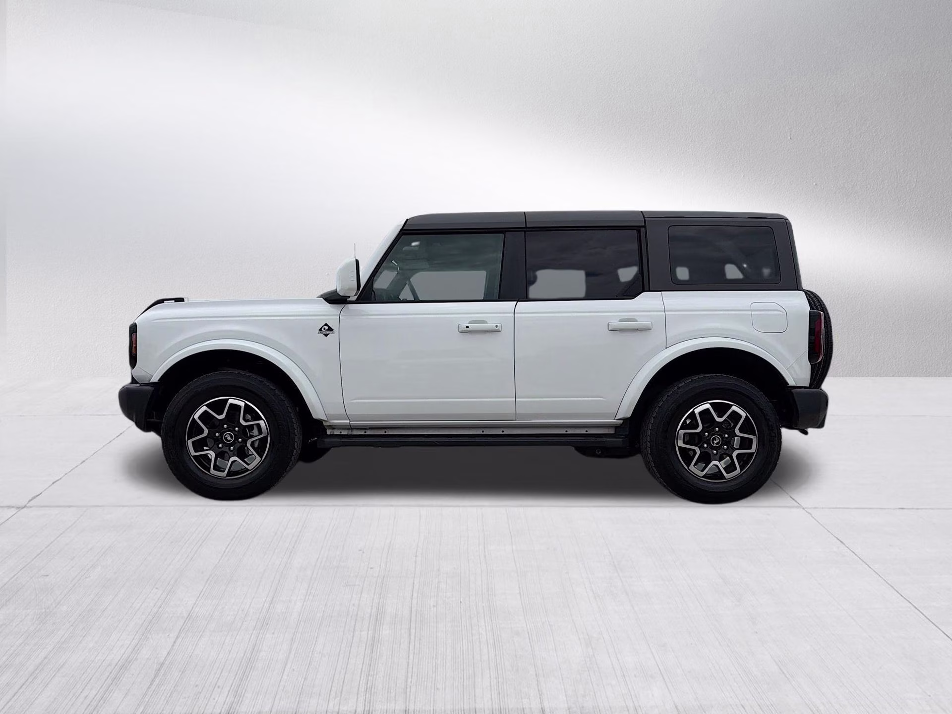 2024 Oxford White Ford Bronco Outer Banks 4X4 SUV