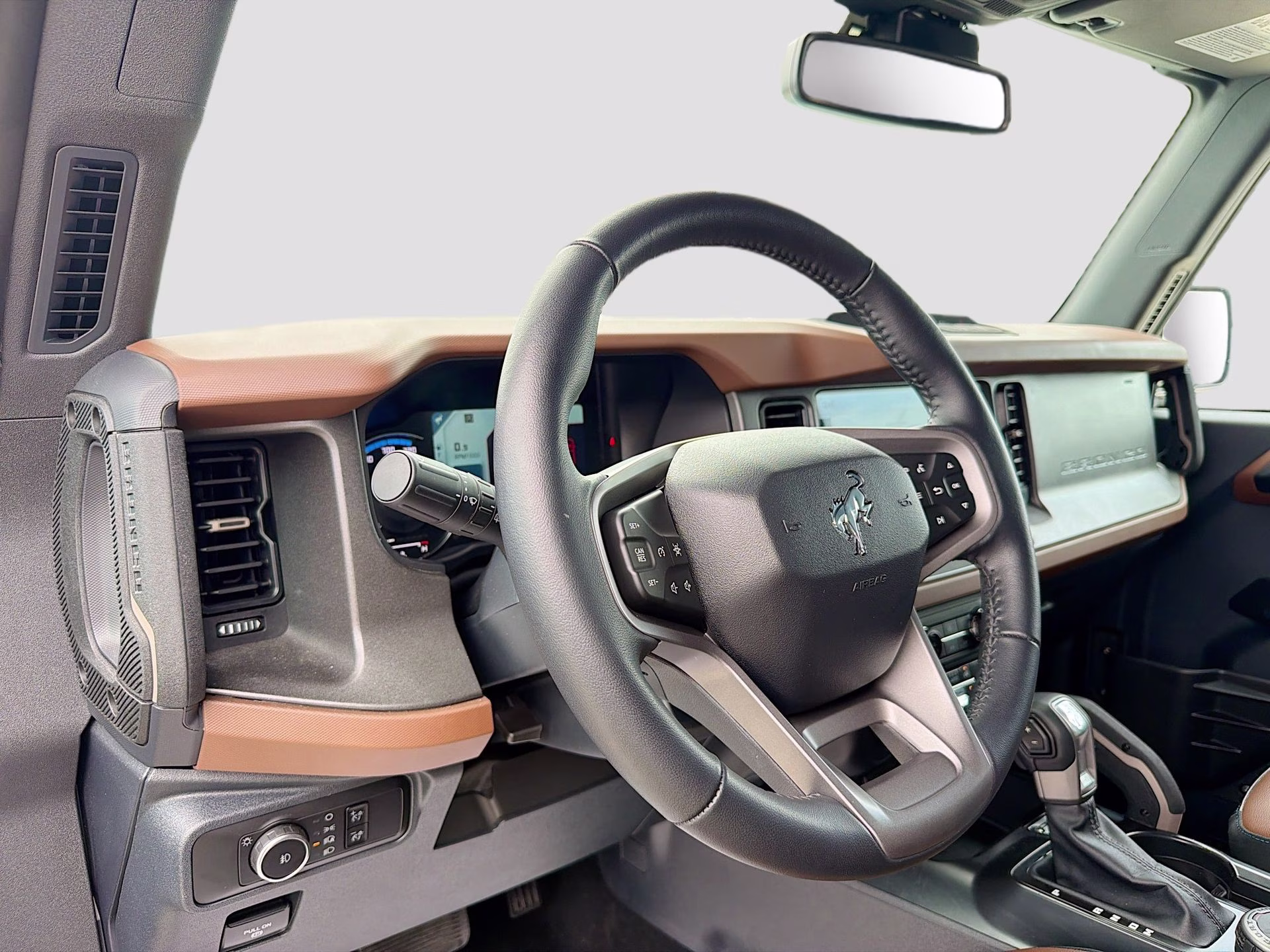 2024 Oxford White Ford Bronco Outer Banks 4X4 SUV