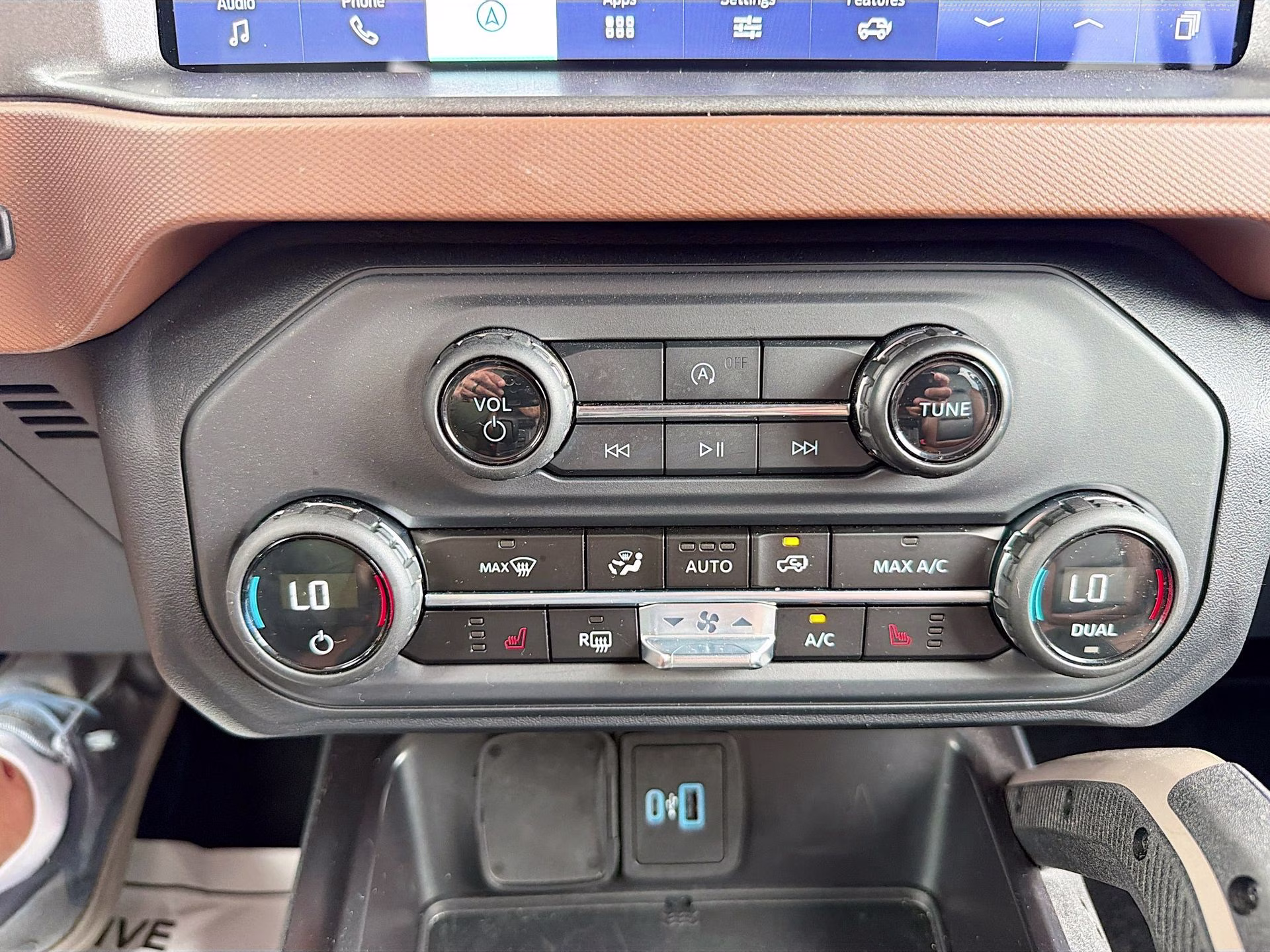 2024 Oxford White Ford Bronco Outer Banks 4X4 SUV