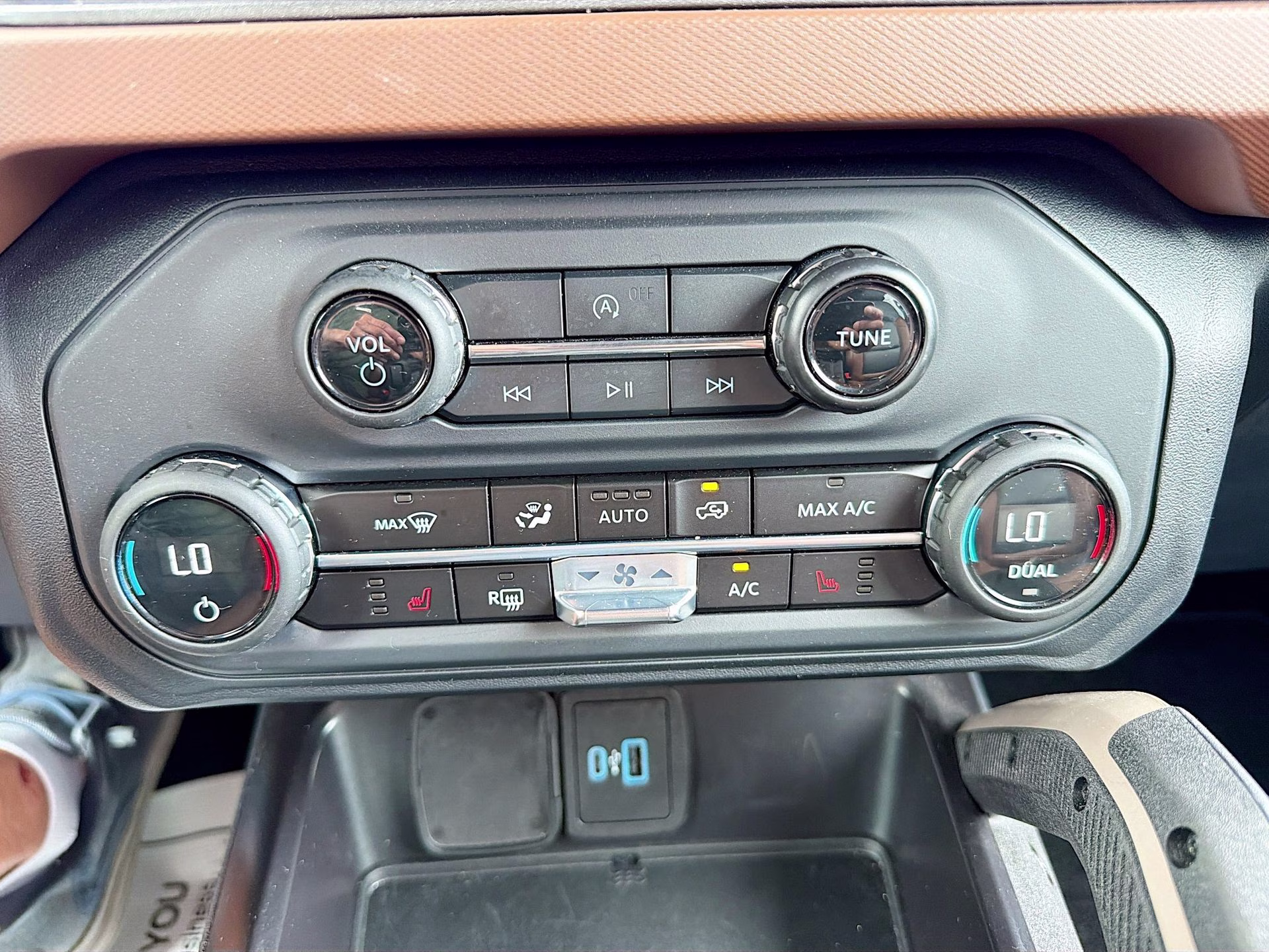 2024 Oxford White Ford Bronco Outer Banks 4X4 SUV