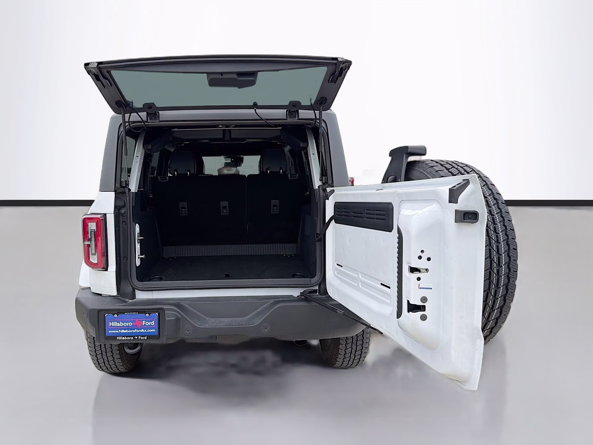 2024 Oxford White Ford Bronco Outer Banks 4X4 SUV