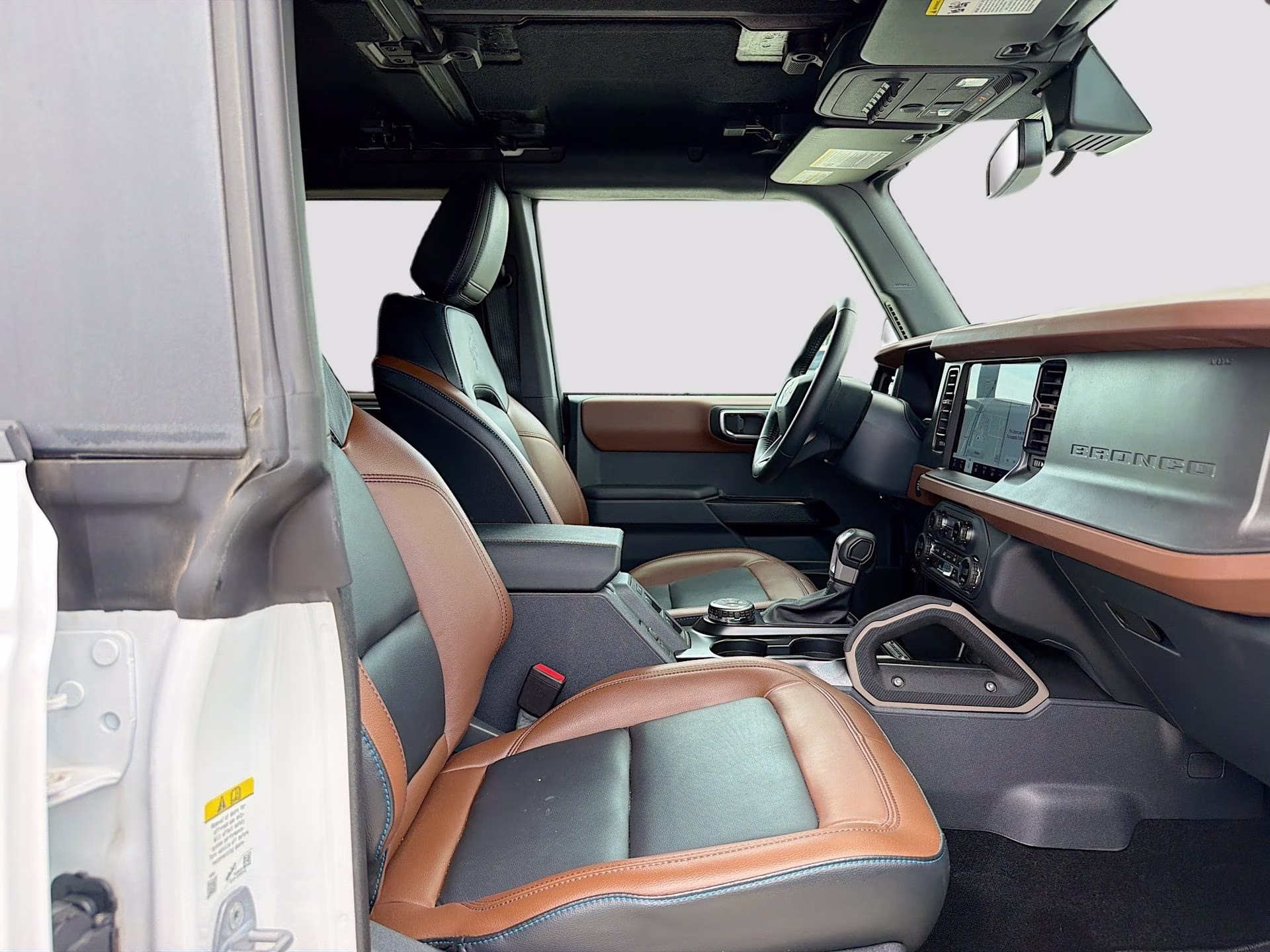 2024 Oxford White Ford Bronco Outer Banks 4X4 SUV