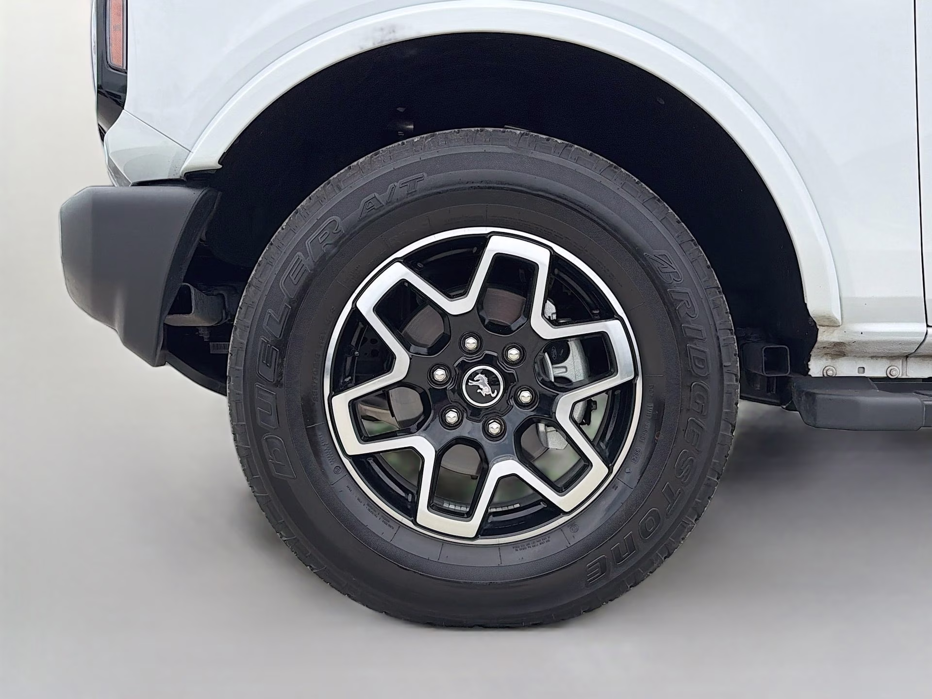 2024 Oxford White Ford Bronco Outer Banks 4X4 SUV