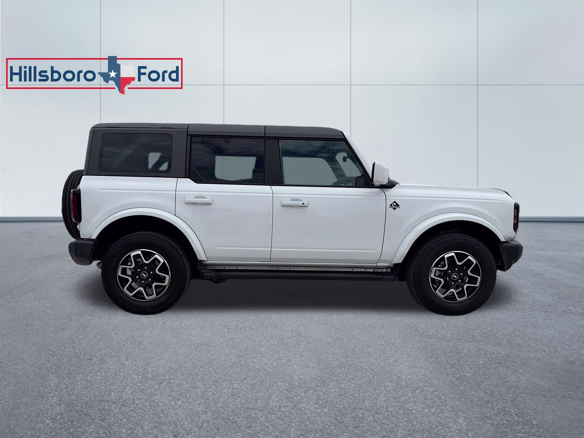 2024 Oxford White Ford Bronco Outer Banks 4X4 SUV