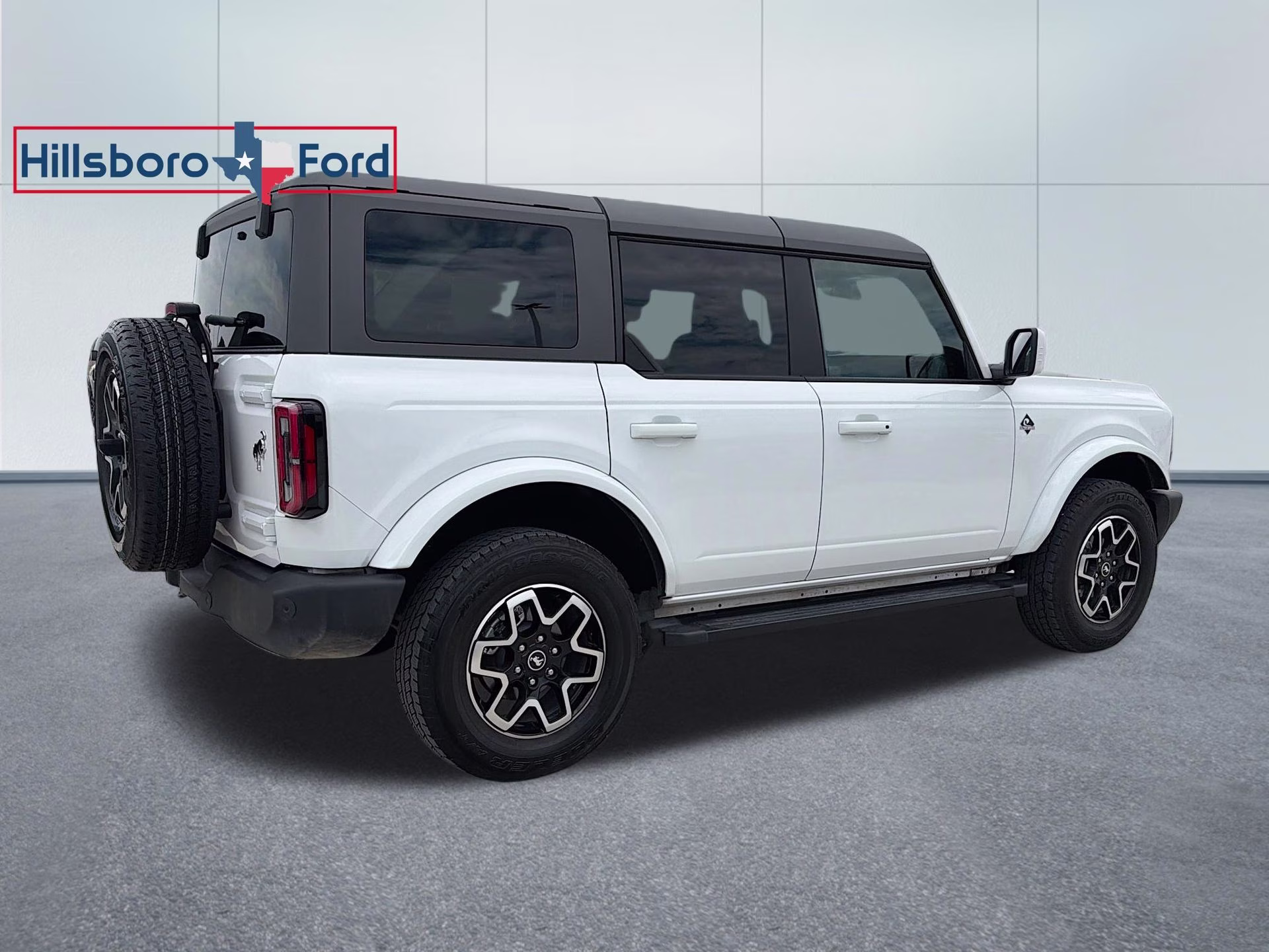 2024 Oxford White Ford Bronco Outer Banks 4X4 SUV