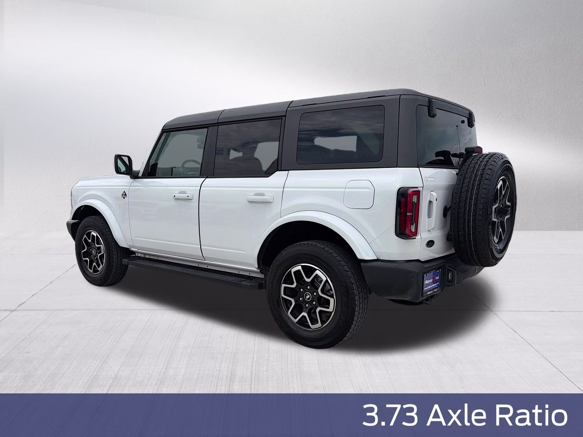 2024 Oxford White Ford Bronco Outer Banks 4X4 SUV