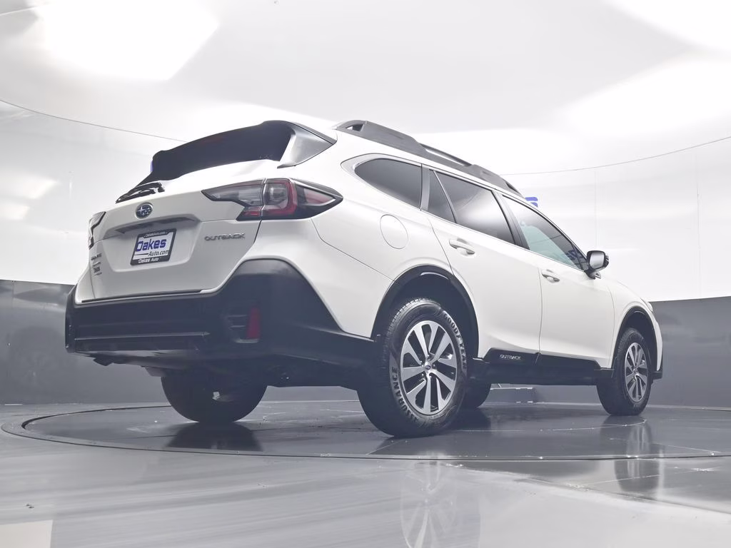 2020 Crystal White Pearl Subaru Outback Premium AWD SUV