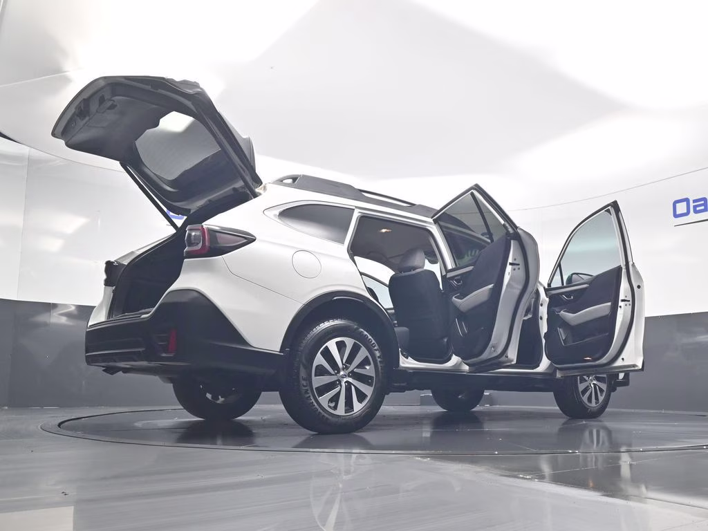 2020 Crystal White Pearl Subaru Outback Premium AWD SUV