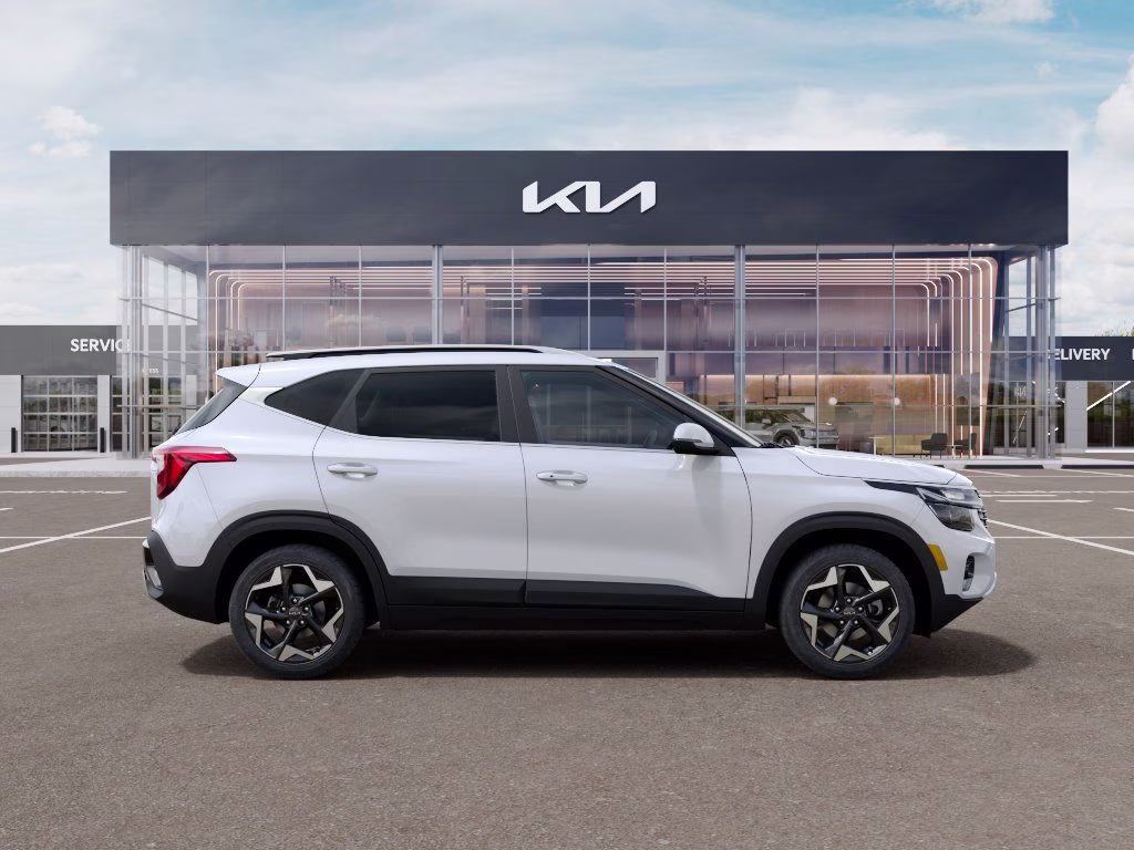 2026 Snow White Pearl Kia Seltos EX FWD SUV