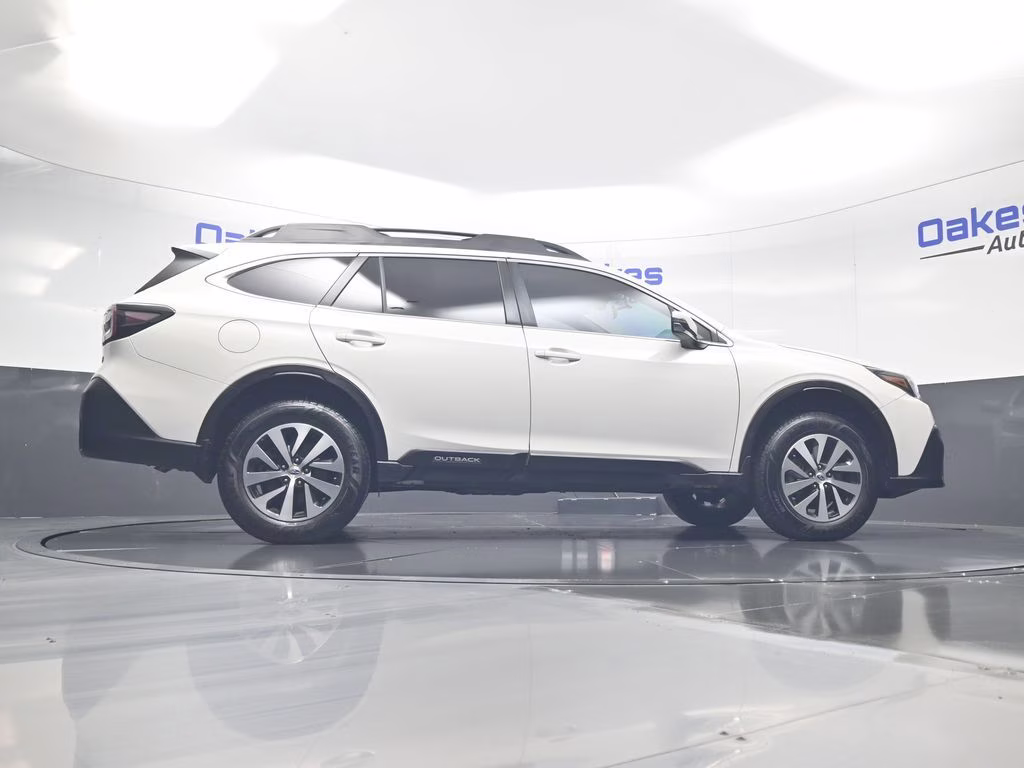 2020 Crystal White Pearl Subaru Outback Premium AWD SUV