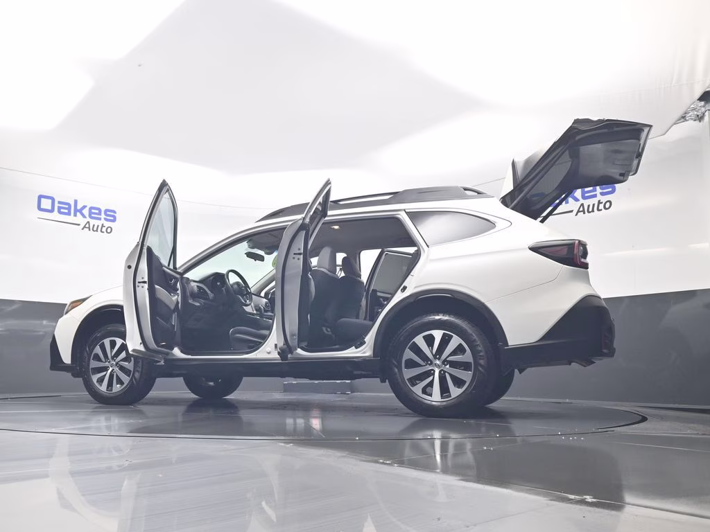 2020 Crystal White Pearl Subaru Outback Premium AWD SUV