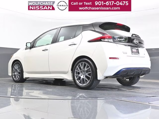 2022 Pearl White Nissan LEAF SV FWD Hatchback