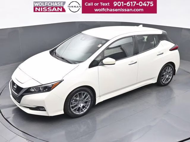 2022 Pearl White Nissan LEAF SV FWD Hatchback