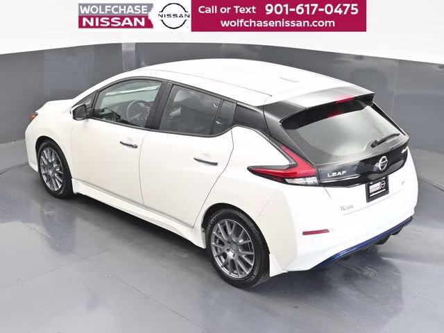 2022 Pearl White Nissan LEAF SV FWD Hatchback