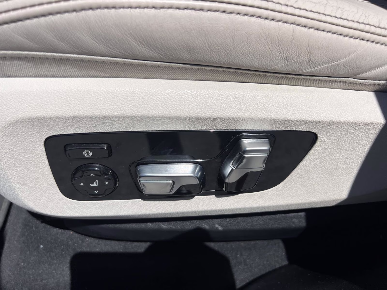 2024 Gray BMW X7 M60i AWD SUV