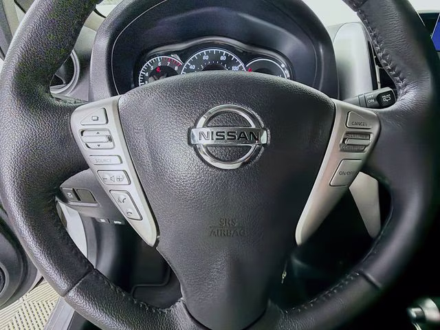 2018 Brilliant Silver Nissan Versa Note SV FWD Hatchback