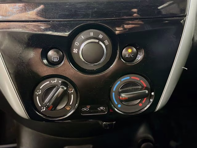 2018 Brilliant Silver Nissan Versa Note SV FWD Hatchback