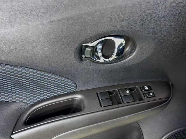 2018 Brilliant Silver Nissan Versa Note SV FWD Hatchback