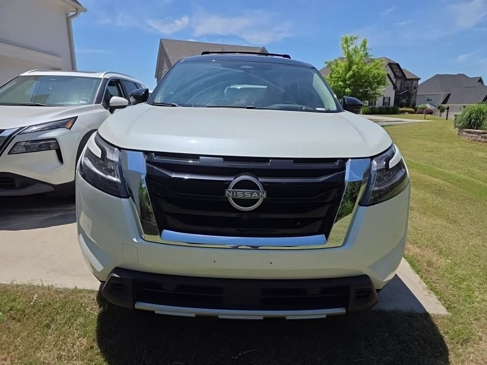 2023 Pearl White Nissan Pathfinder Platinum FWD SUV