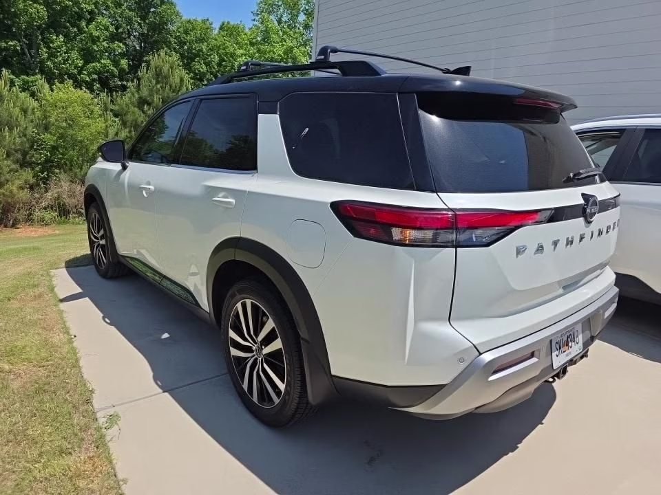 2023 Pearl White Nissan Pathfinder Platinum FWD SUV