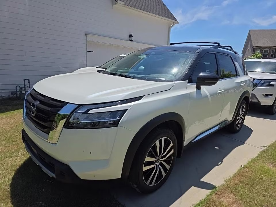 2023 Pearl White Nissan Pathfinder Platinum FWD SUV