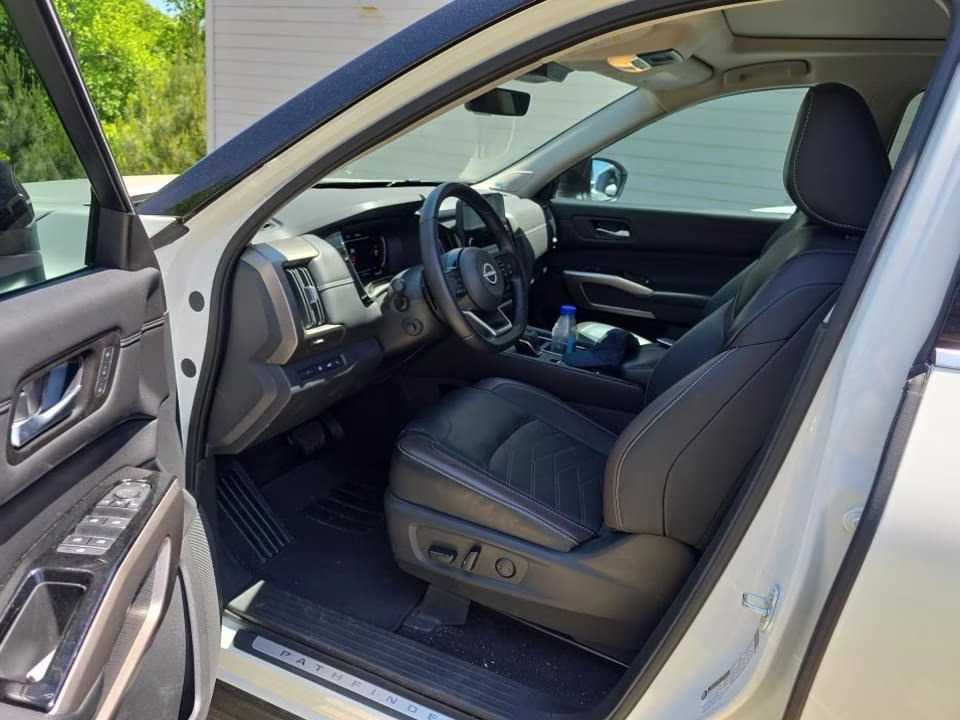 2023 Pearl White Nissan Pathfinder Platinum FWD SUV