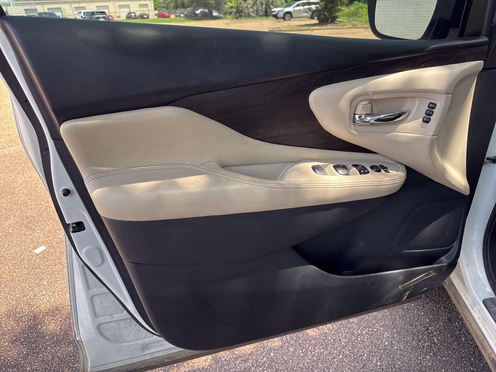 2023 Pearl White Nissan Murano Platinum FWD SUV