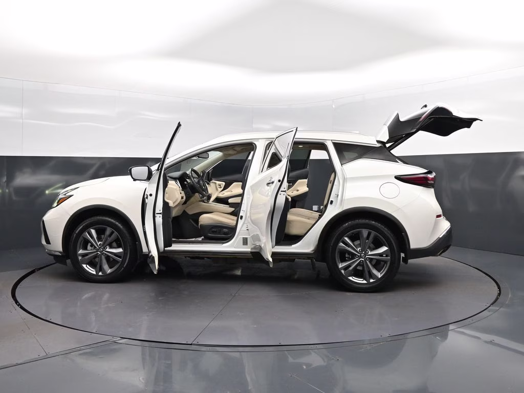 2023 Pearl White Nissan Murano Platinum FWD SUV