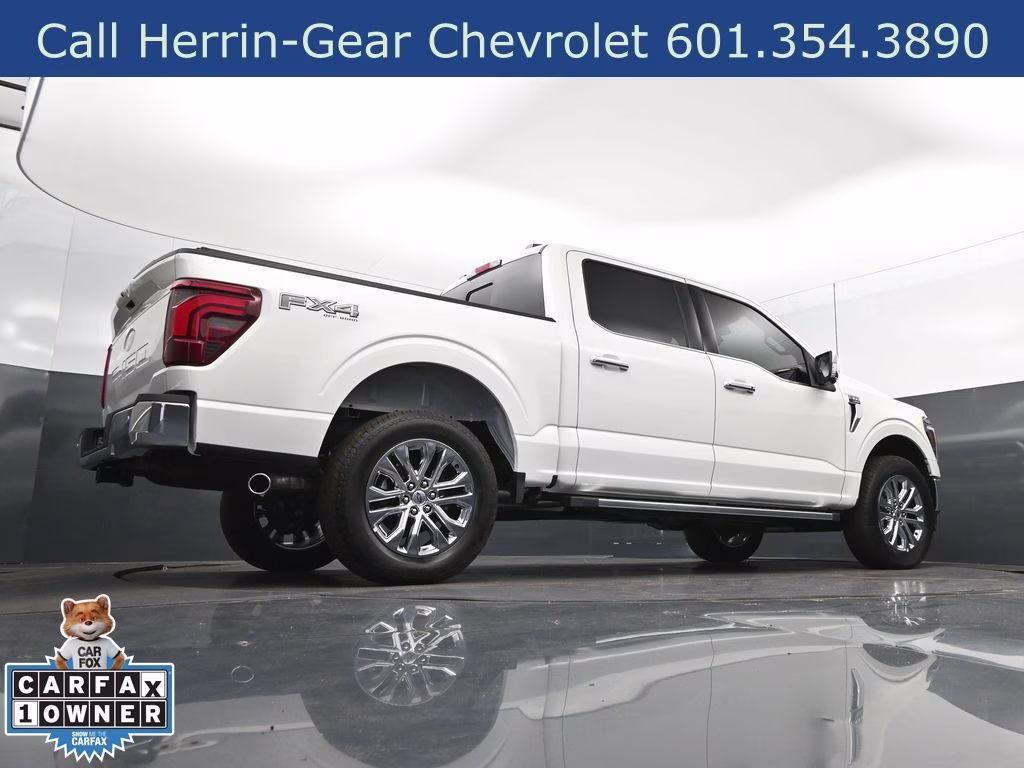 2025 White Metallic Ford F-150 Lariat 4X4 Truck