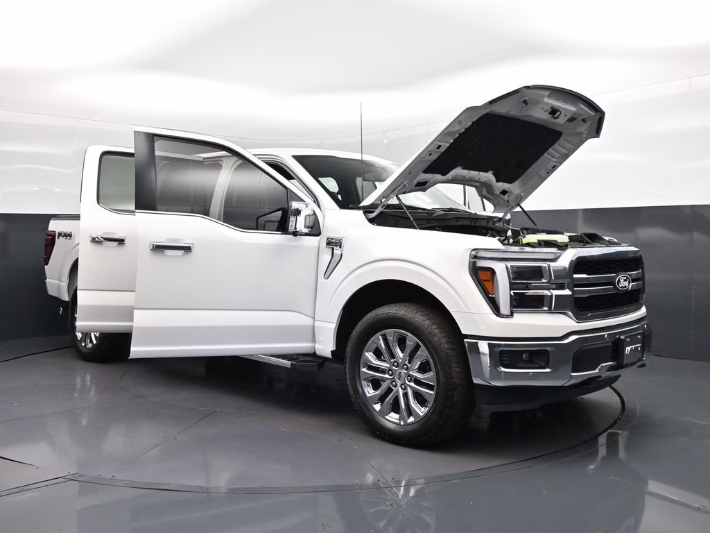 2025 White Metallic Ford F-150 Lariat 4X4 Truck