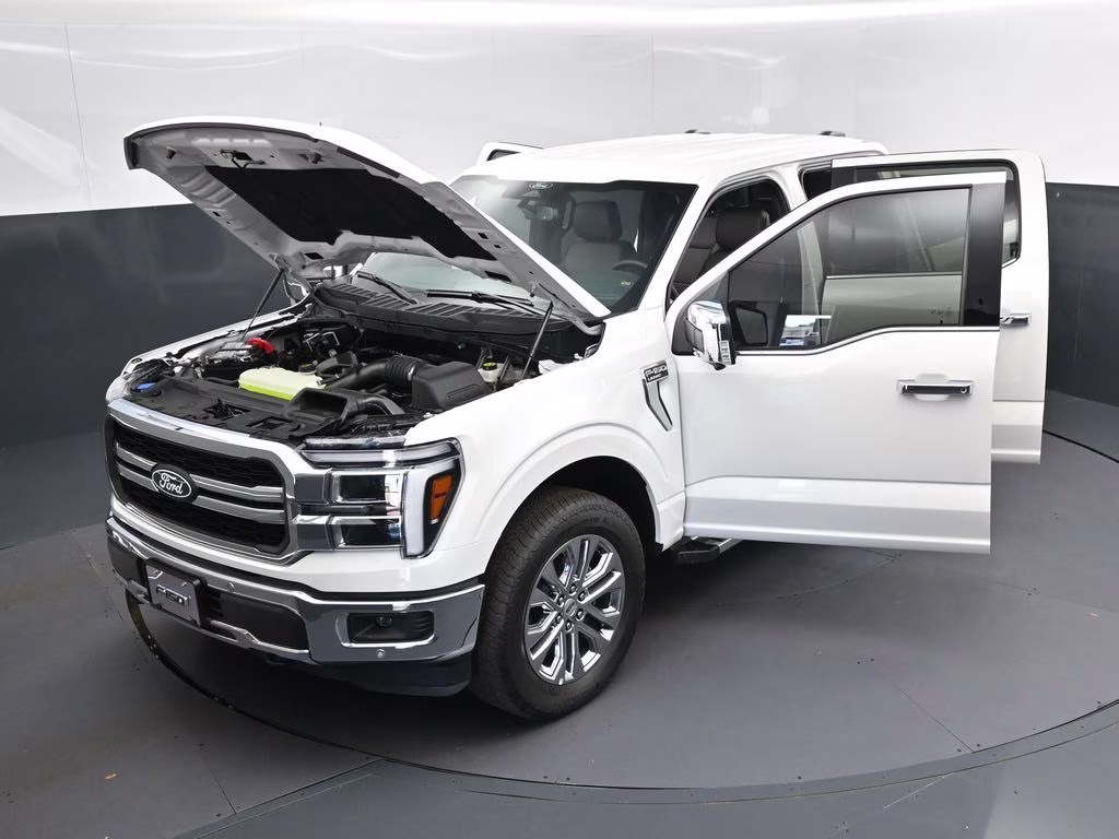 2025 White Metallic Ford F-150 Lariat 4X4 Truck