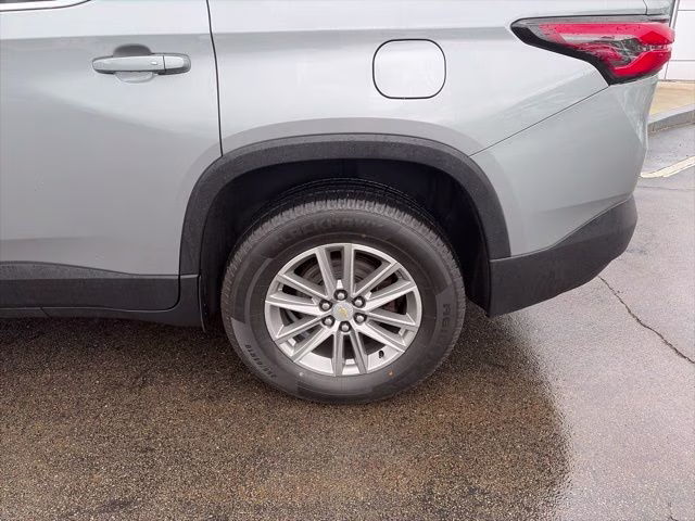 2023 Sterling Gray Metallic Chevrolet Traverse LT Leather AWD SUV