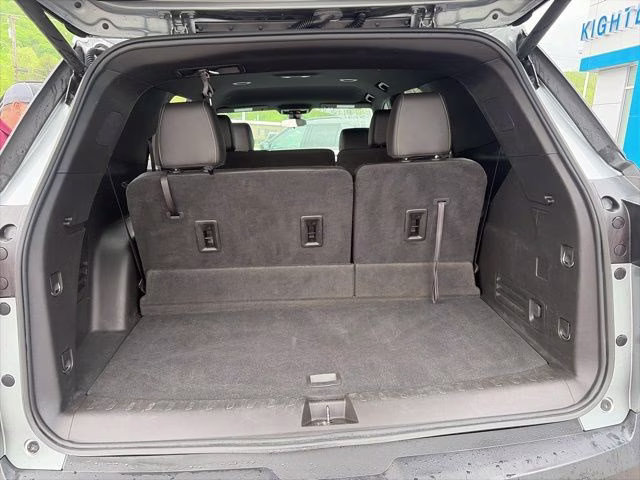 2023 Sterling Gray Metallic Chevrolet Traverse LT Leather AWD SUV