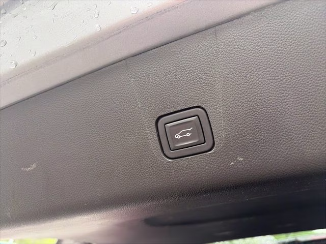 2023 Sterling Gray Metallic Chevrolet Traverse LT Leather AWD SUV
